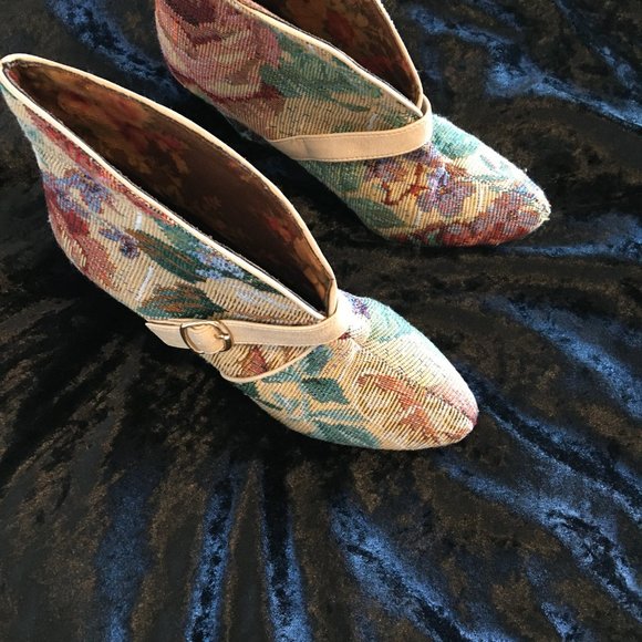 Boots, B.A.I.T. But Another Innocent Tale, multi-colored tapestry, Size 6 - Picture 2 of 4